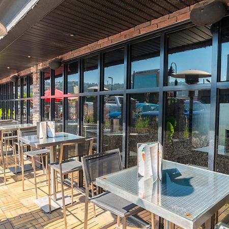 Sandman Signature Kamloops Hotel Екстериор снимка