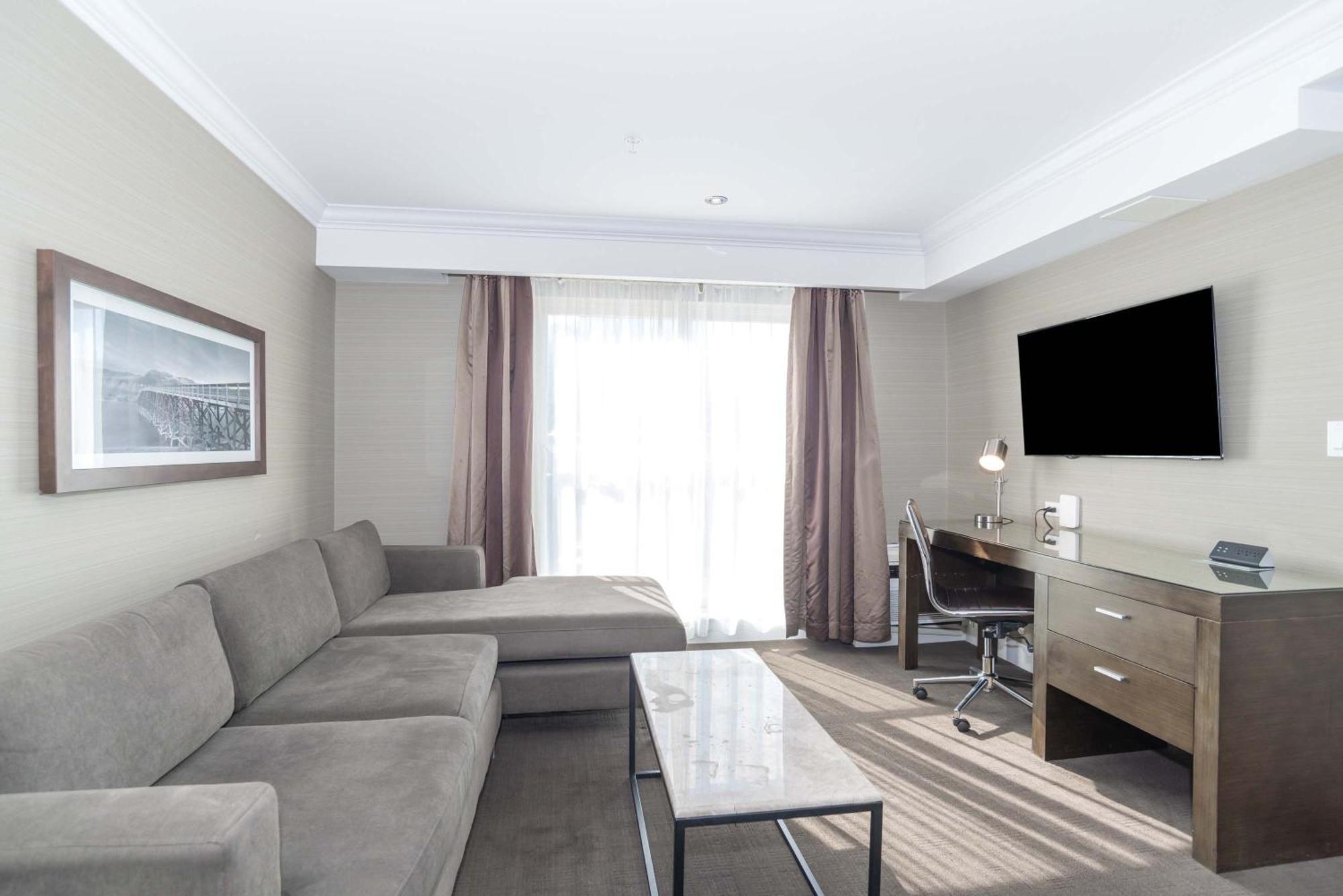 Sandman Signature Kamloops Hotel Екстериор снимка