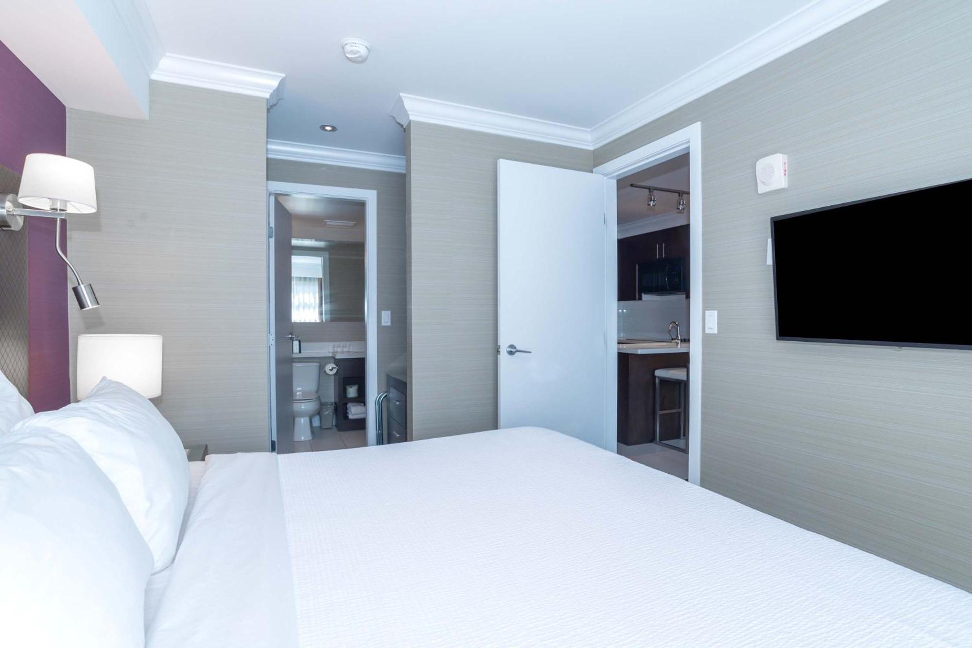 Sandman Signature Kamloops Hotel Екстериор снимка